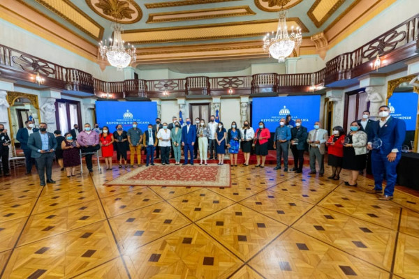 BCIE y Solidarios reconocen a empresarios destacados de la región latinoamericana
