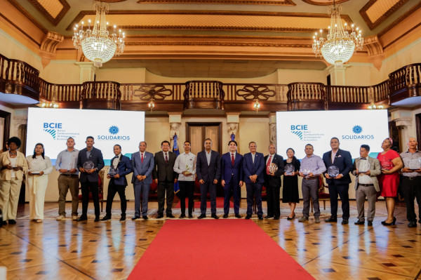 BCIE celebró la segunda entrega de los Premios SOLIDARIOS a la Microempresa; proyecto de ecoturismo en Los Cacaos de San Cristóbal obtiene el gran Premio.